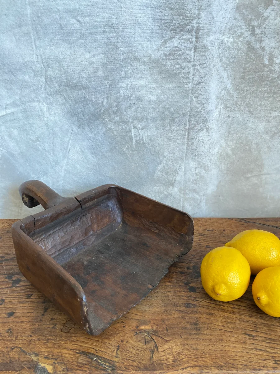 Antique hand carved flour scoop - Image 3